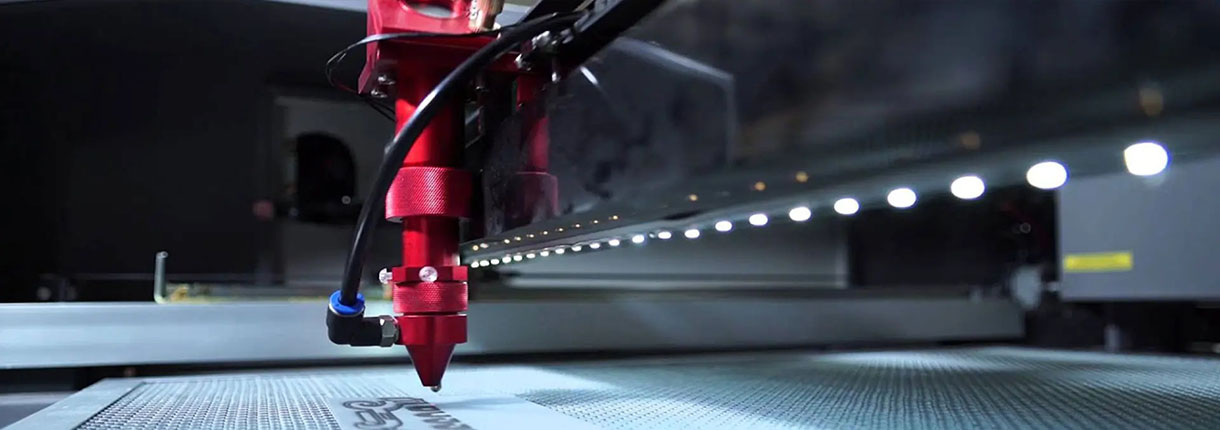 Banner máy cắt laser